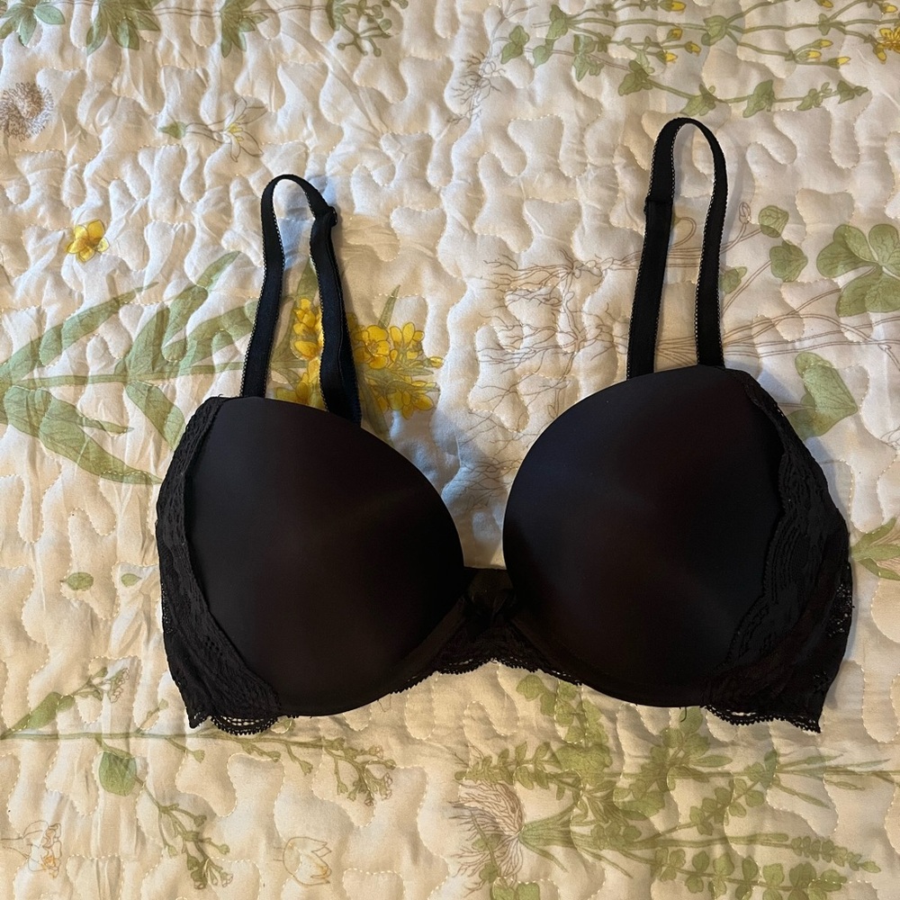Victoria’s Secret Elegant Black Lace Bra